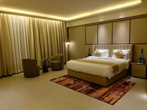 La Belle- The Business Hotel