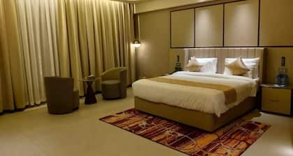 La Belle- The Business Hotel