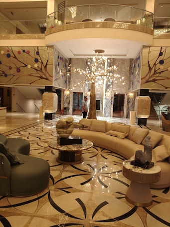Lobby. La Belle- The Business Hotel