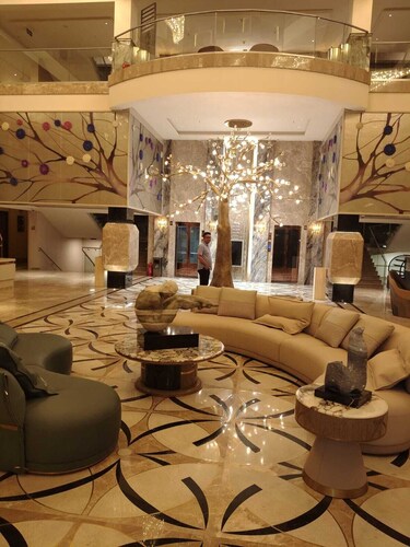 La Belle- The Business Hotel