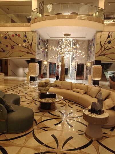 La Belle- The Business Hotel