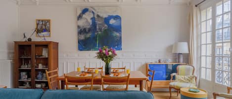 Departamento Confort, vista a la ciudad | Área de sala de estar