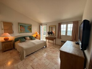 Room - Charming villa with swimming pool and panoramic view (Tourrettes-sur-Loup)