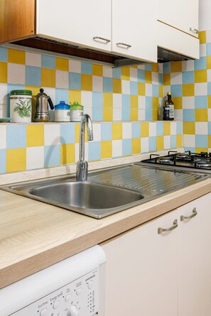 Microwave, stovetop - Harmony Living-Theatro Massimo Studio - Opera House (Catania)