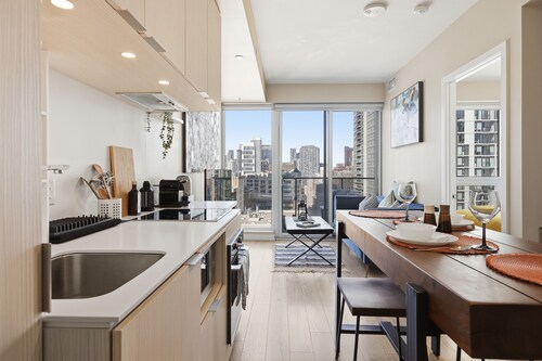 Modern Downtown Toronto Condo with Balcony Near Eaton Centre