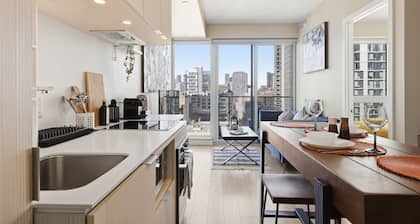 Modern Downtown Toronto Condo with Balcony Near Eaton Centre