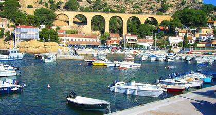 Detached apartment ESTAQUE -PORT district Estaque and ter station 5 minutes' walk away