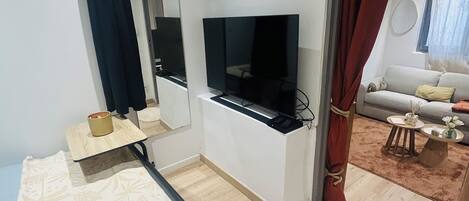 1 habitación, tabla de planchar con plancha, wifi y ropa de cama