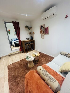 1 habitación, tabla de planchar con plancha, wifi y ropa de cama 