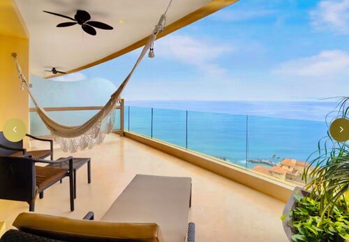 Magnificent Ocean view suite with private balcony jacuzzi