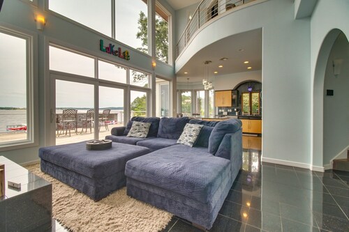 Grand Blue House • Pool • Hot Tub • Theater • Lakefront • Sleeps 16
