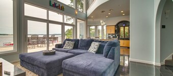 Grand Blue House • Pool • Hot Tub • Theater • Lakefront • Sleeps 16