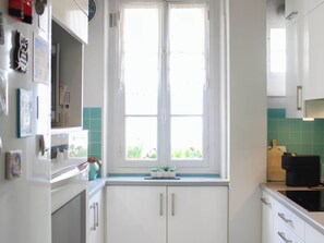 Réfrigérateur, micro-ondes, four, lave-vaisselle