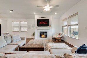 TV, fireplace, video games, ping pong - Howdy Haus! Pool Table | PrivateYard | BBQ Grill (Haslet)
