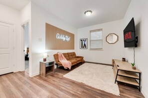 TV, fireplace, video games, ping pong - Howdy Haus! Pool Table | PrivateYard | BBQ Grill (Haslet)