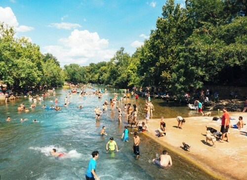 Nature-Inspired Creekside 3BR Family Retreat ❤️ Free Parking | Walk to UT, Moody
