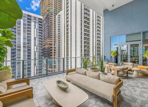 Property grounds - Luxury Downtown Miami 1BR + Den | Pool & Gym (Miami)