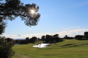 Golf - Apartment ideally located in the magnificent SAUMANE de Vaucluse golf course (Saumane-de-Vaucluse)