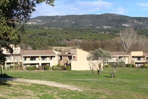 Exterior - Apartment ideally located in the magnificent SAUMANE de Vaucluse golf course (Saumane-de-Vaucluse)