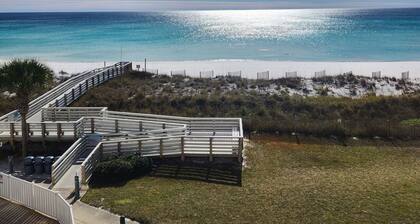 Regency Towers #402W Beach Front Condo, Balcony, Pool, Pickleball , Sleeps 8
