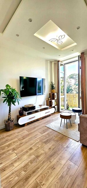 Living area - Central Cannes Modern T4 - Walk to Beach, Congress (Cannes)