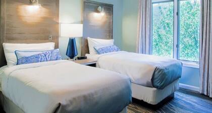 Recently renovated 2-bedroom condo with AC in fabulous Massanutten Resort.