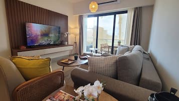 Apartment, 1 Bedroom, Accessible, Balcony | Living room
