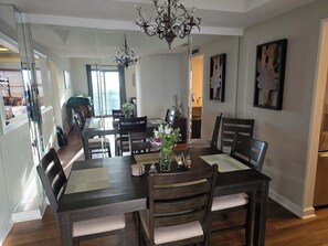 Dining - Charming Ever Green 2-Bedroom Condo in Sugar Mountain with Resort Amenities (Sugar Mountain)