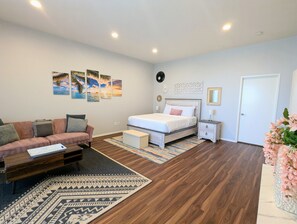 5 bedrooms, desk, iron/ironing board, travel cot