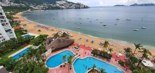 Spectacular View: Beachfront Apartment, La Palapa