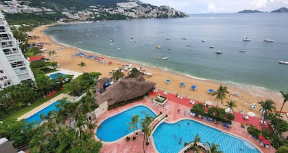 Spectacular View: Beachfront Apartment, La Palapa
