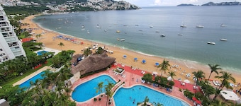 Spectacular View: Beachfront Apartment, La Palapa