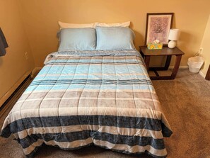 1 habitación, escritorio, tabla de planchar con plancha y wifi 