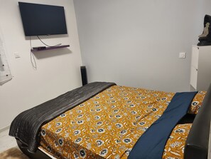 Room - House Seasonal rental with swimming pool (Millau)