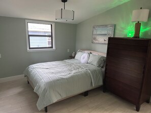 2 bedrooms, iron/ironing board, WiFi, bed sheets - Cotee River Bungalow (Port Richey)