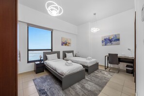 2 bedrooms, iron/ironing board, Internet, bed sheets - Beachfront JBR l Stunning Views, Pool & Gym (Dubai)