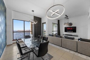 Dining - Beachfront JBR l Stunning Views, Pool & Gym (Dubai)