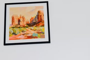 Interior detail - Stylish CMK Entire Place Walk to Station, Business Ready, Self Check-in, Parking (Oldbrook)