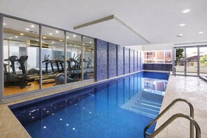 Indoor pool - Stylish 2-Bed with Terrace, 3-min Walk to Beach (Glenelg)
