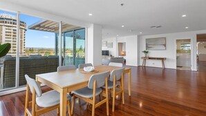 Dining - Stylish 2-Bed with Terrace, 3-min Walk to Beach (Glenelg)