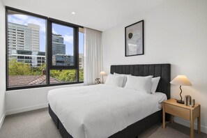 2 bedrooms, Internet, bed sheets - Brand New Apartment in Albert Park with Pool & Gym (Melbourne)