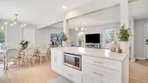 Interior - Chic Shinnecock Hills Home, Walking distance to golf course, private pool (Southampton)
