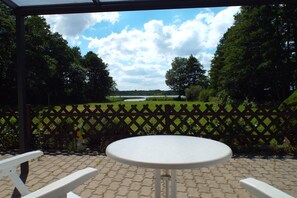 Outdoor dining - Bungalow in Schlowe Am See (Borkow OT Schlowe)