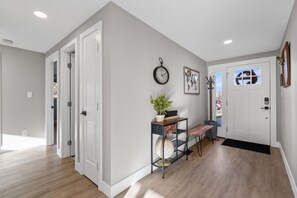 Talo, useita sänkyjä, poreamme, näköala puutarhaan (Berthoud Basecamp) | Sisätilat