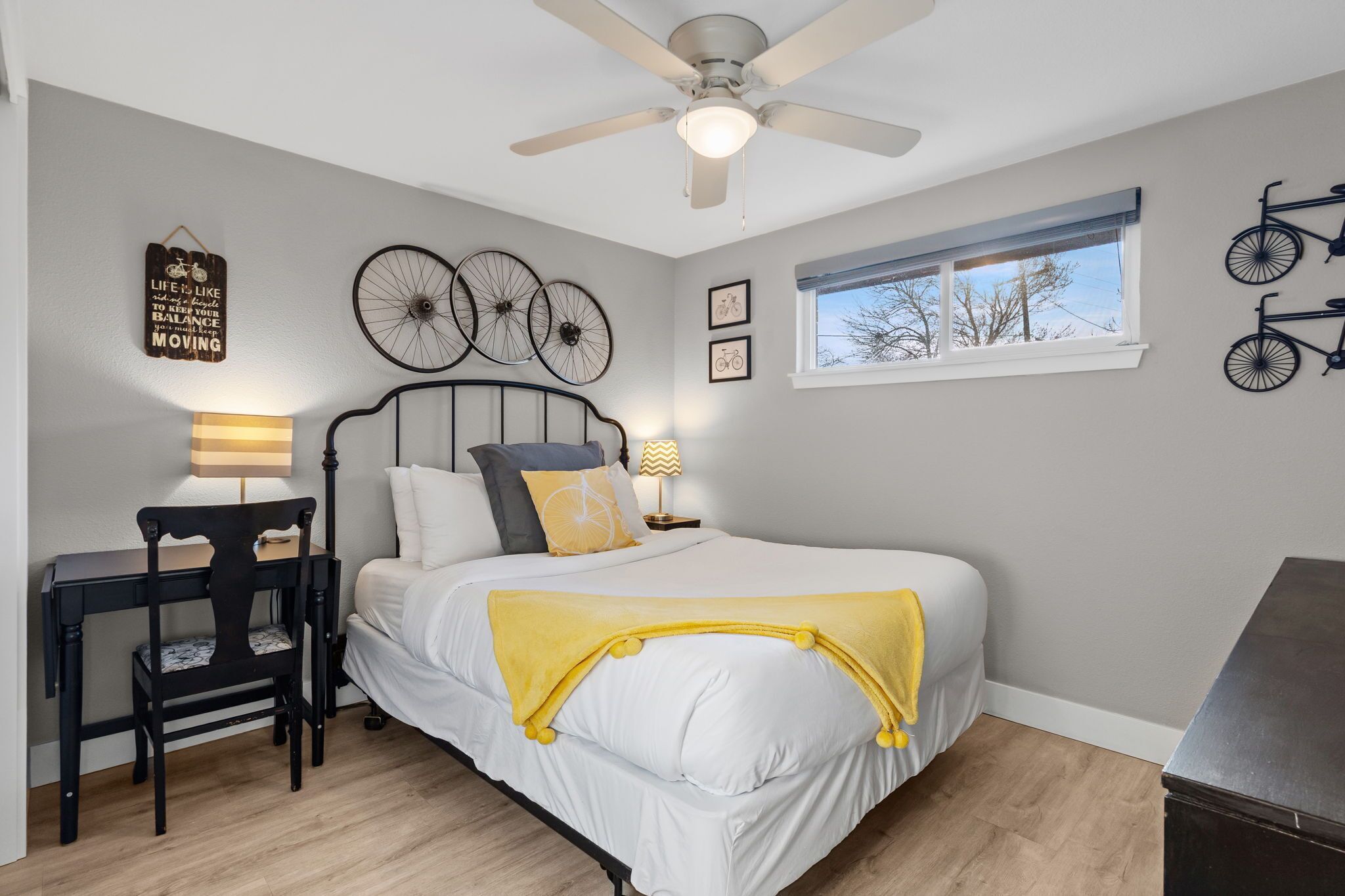 Nhà, nhiều giường, bồn tắm nước nóng, quang cảnh vườn (Berthoud Basecamp)