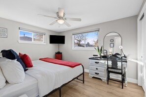 Talo, useita sänkyjä, poreamme, näköala puutarhaan (Berthoud Basecamp)