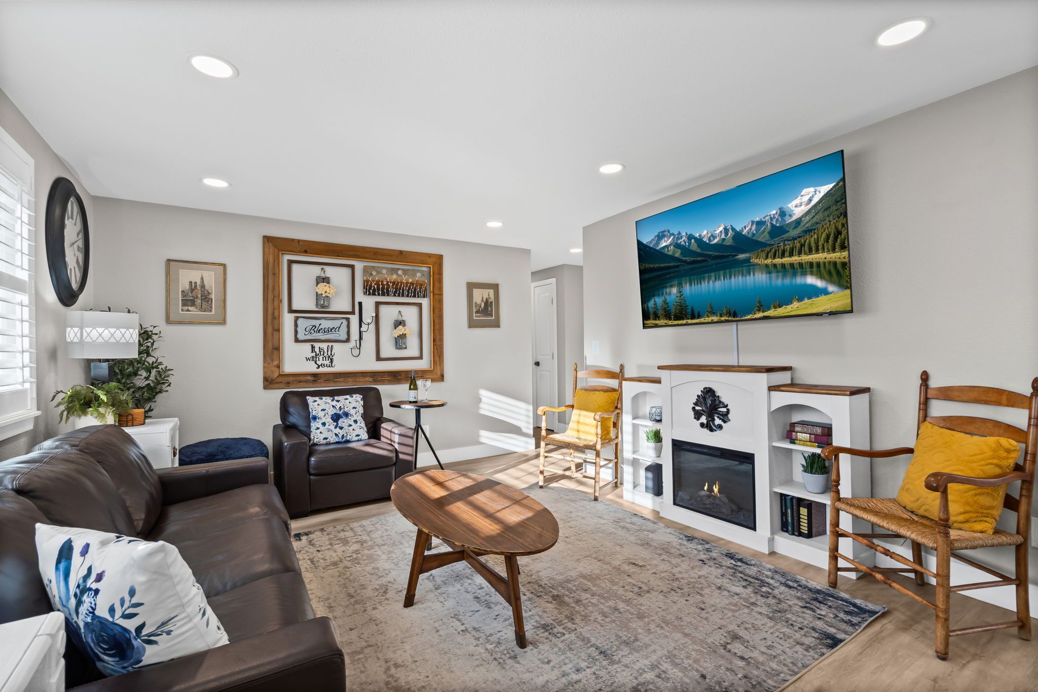 House, Multiple Beds, Hot Tub, Garden View (Berthoud Basecamp) | Living area