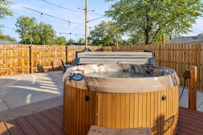 Terrace/patio - Berthoud Basecamp Private Hot Tub & Backyard Oasis (Berthoud)