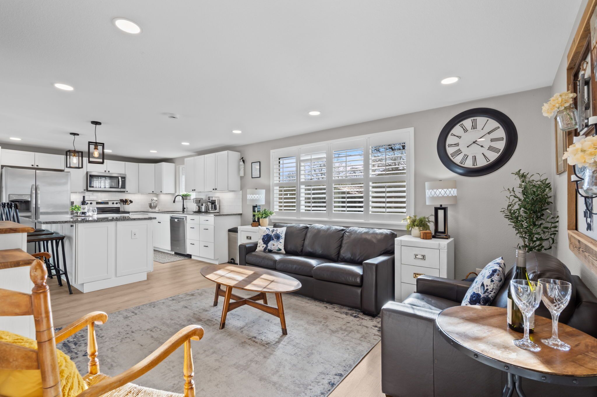 Huis, Meerdere bedden, bubbelbad, uitzicht op tuin (Berthoud Basecamp) | Woonruimte