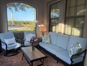 Smart TV - Coastal design newer condo amenity rich Artesia 20 minutes to Naples & beaches (Naples)